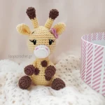 Πλεκτή καμηλοπάρδαλη amigurumi κίτρινο καφέ