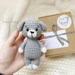 πλεκτό κουκλάκι amigurumi σκυλάκι γκρι δώρο για αγόρι νεογέννητο