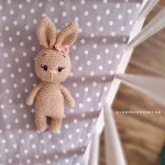 amigurumi-bez-kounelaki-kouklaki-plekta-koritsi-loutrina-zoakia-neogenito-doro-loops-1