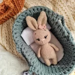 amigurumi-bez-kounelaki-kouklaki-plekta-koritsi-loutrina-zoakia-neogenito-doro-loops-5