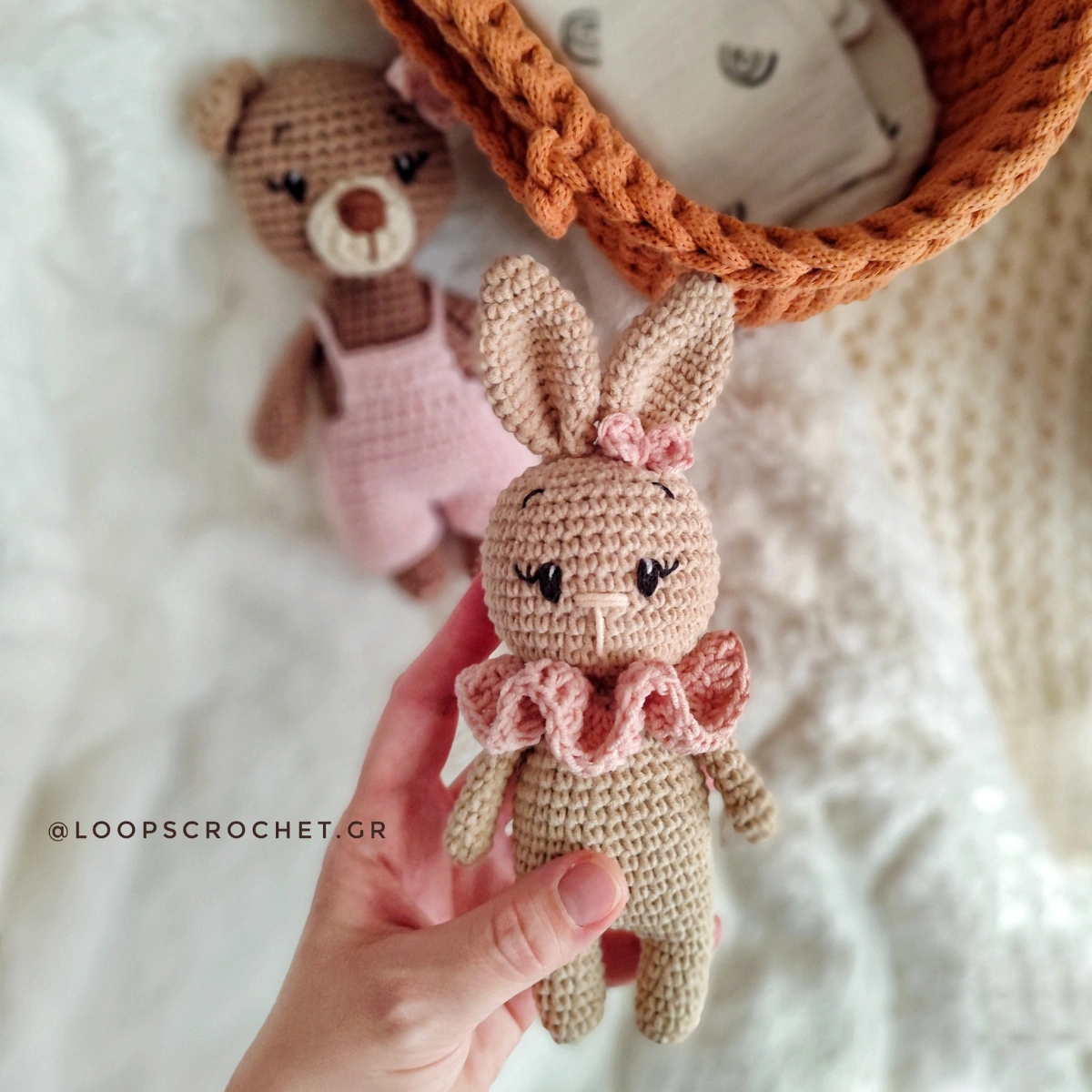 amigurumi-bez-kounelaki-me-giaka-kouklaki-plekta-koritsi-loutrina-zoakia-neogenito-doro-loops-2 amigurumi-bez-kounelaki-me-giaka-kouklaki-plekta-koritsi-loutrina-zoakia-neogenito-doro-loops-2