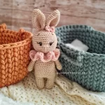 amigurumi-bez-kounelaki-me-giaka-kouklaki-plekta-koritsi-loutrina-zoakia-neogenito-doro-loops-5