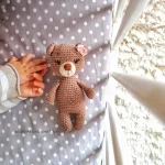 amigurumi-kafe-arkoudaki-kouklaki-plekta-koritsi-loutrina-zoakia-neogenito-doro-loops-6