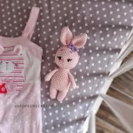 amigurumi-roz-kounelaki-kouklaki-plekta-koritsi-loutrina-zoakia-neogenito-doro-loops-6