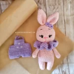 amigurumi-roz-kounelaki-me-giaka-kouklaki-plekta-koritsi-loutrina-zoakia-neogenito-doro-loops-25