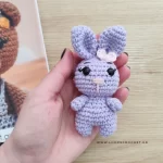 Μπρελόκ amigurumi κουνελάκι σε Λιλά μωβ χρώμα χειροποίητο loops crochet 1
