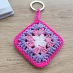 Μπρελόκ πλεκτό granny square τετράγωνο της γιαγιάς loops crochet 1
