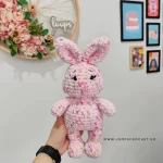 Πλεκτό κουνελάκι amigurumi σε ροζ χρώμα με πιτσιλιές χειροποίητο loops crochet