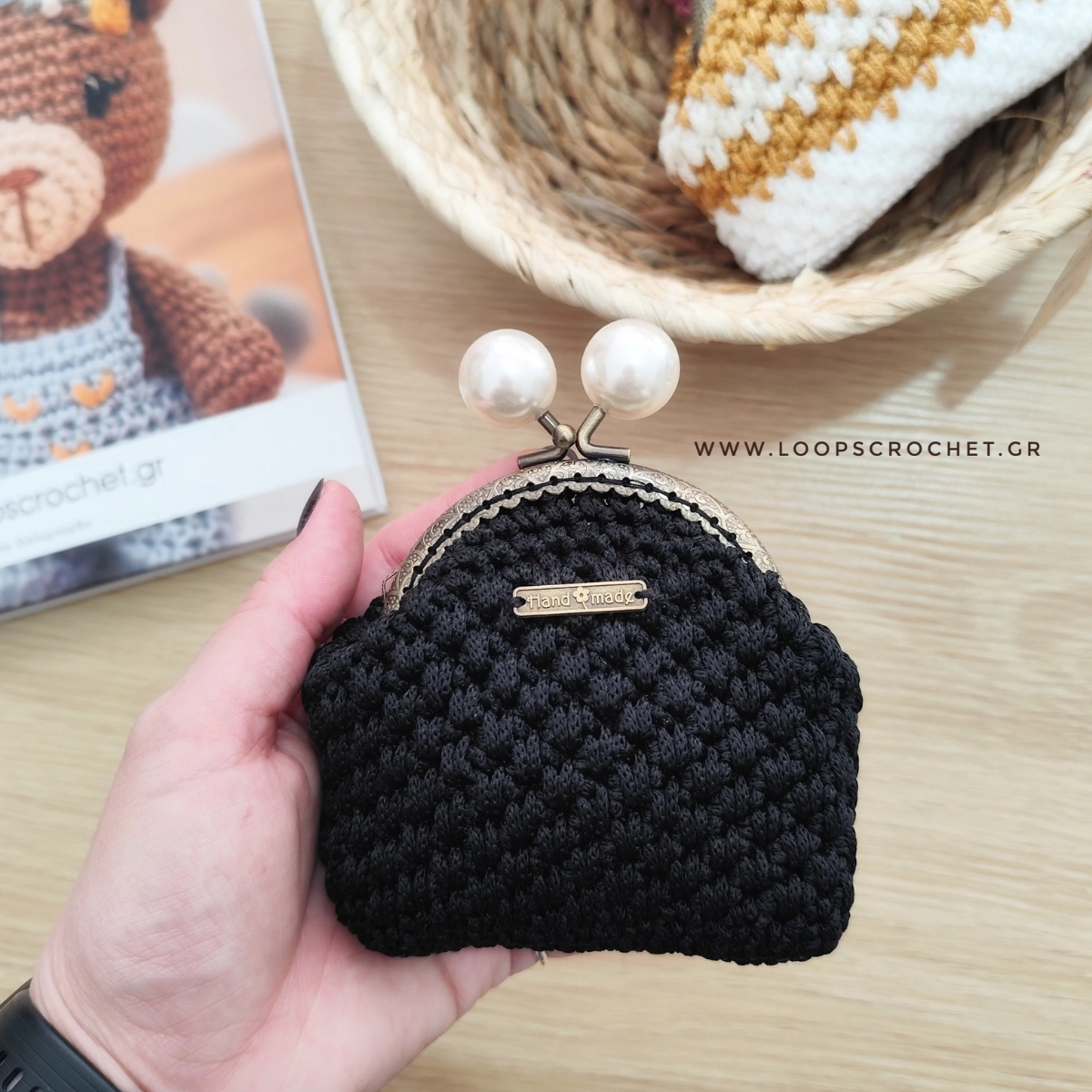 Πλεκτό πορτοφολάκι μαύρο χρώμα με φόδρα loops crochet 1 Πλεκτό πορτοφολάκι μαύρο χρώμα με φόδρα loops crochet 1