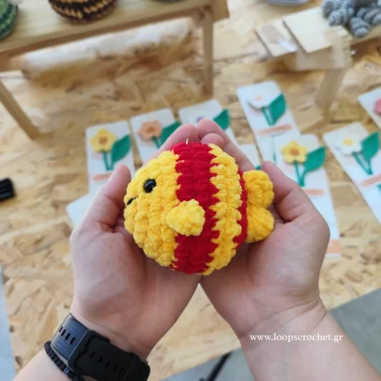 πλεκτό ψάρι μπρελόκ amigurumi χρώμα κίτρινο κόκκινο χειροποίητο handmade loopscrochet 2