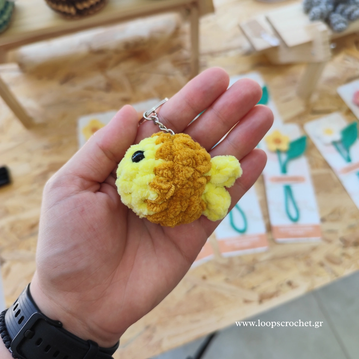 πλεκτό ψάρι μπρελόκ amigurumi χρώμα κίτρινο μουσταρδί χειροποίητο handmade loopscrochet 1 πλεκτό ψάρι μπρελόκ amigurumi χρώμα κίτρινο μουσταρδί χειροποίητο handmade loopscrochet 1