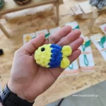 πλεκτό ψάρι μπρελόκ amigurumi χρώμα κίτρινο μπλε χειροποίητο handmade loopscrochet 1