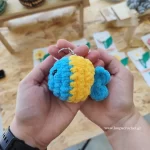 πλεκτό ψάρι μπρελόκ amigurumi χρώμα μπλε κίτρινο χειροποίητο handmade loopscrochet