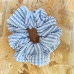 scrunchie σκράντσι κοκαλάκι για τα μαλλιά για γυναίκα γαλάζιο ριγέ χειροποίητο loops crochet