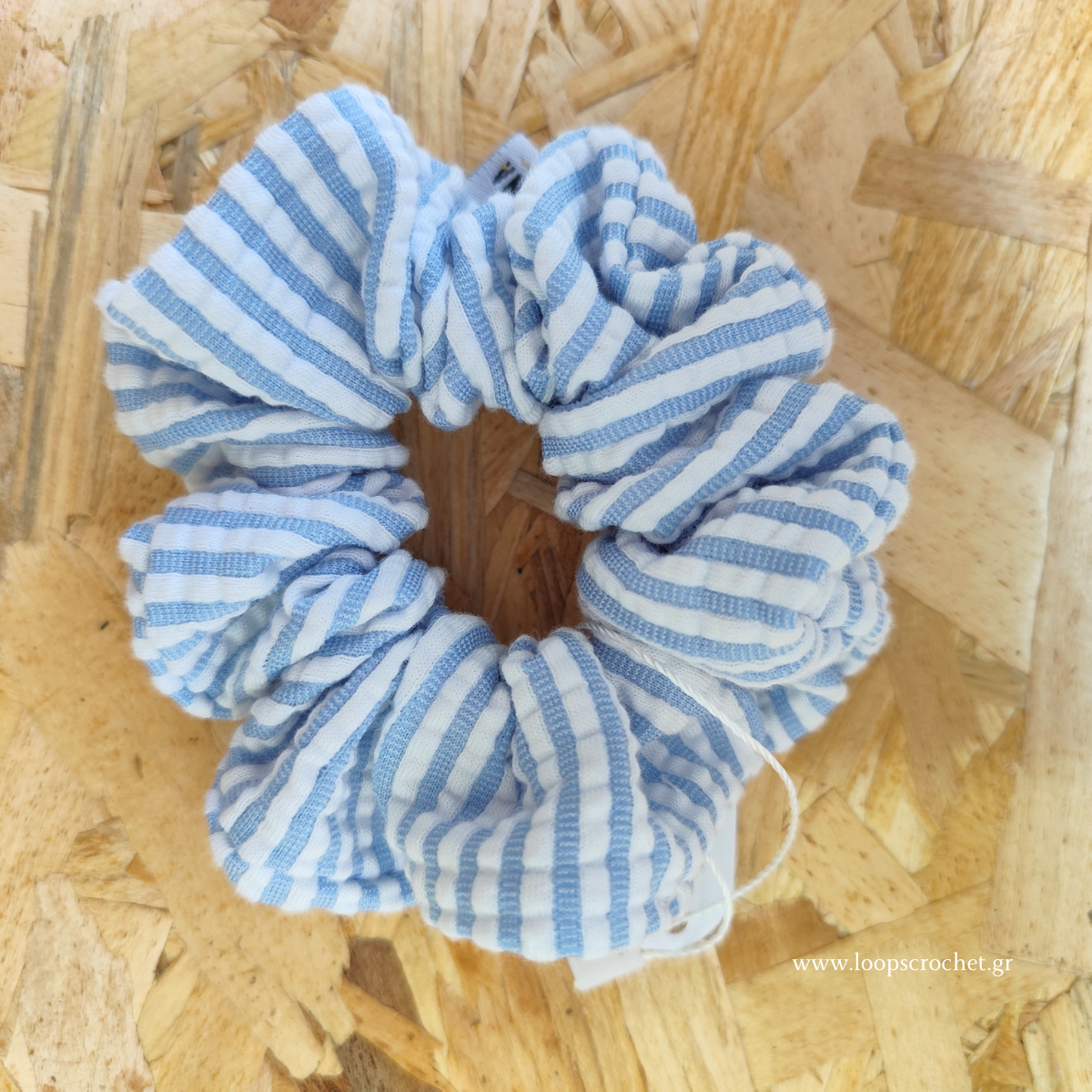scrunchie σκράντσι κοκαλάκι για τα μαλλιά για γυναίκα γαλάζιο ριγέ χειροποίητο loops crochet scrunchie σκράντσι κοκαλάκι για τα μαλλιά για γυναίκα γαλάζιο ριγέ χειροποίητο loops crochet