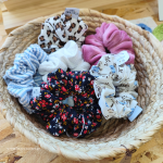 scrunchies σκράντσι κοκαλάκι για τα μαλλιά γυναίκα χειροποίητο loops crochet