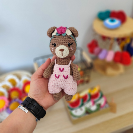 πλεκτό κουκλάκι amigurumi αρκουδάκι καφέ με ροζ χειροποίητο loops crochet handmade