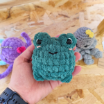 πλεκτό κουκλάκι amigurumi βάτραχος πράσινο χρώμα χειροποίητο loops crochet handmade 1