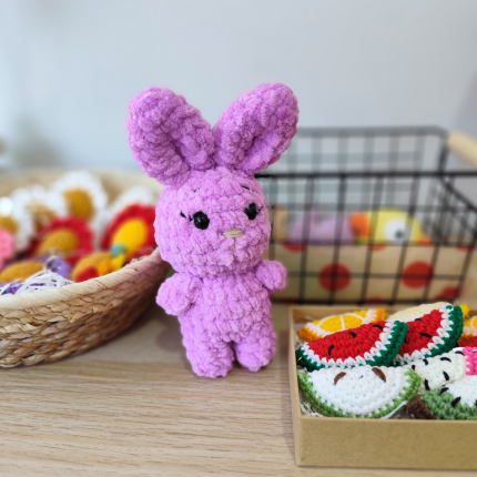 πλεκτό κουκλάκι amigurumi κουνελάκι λιλά χρώμα χειροποίητο loops crochet handmade