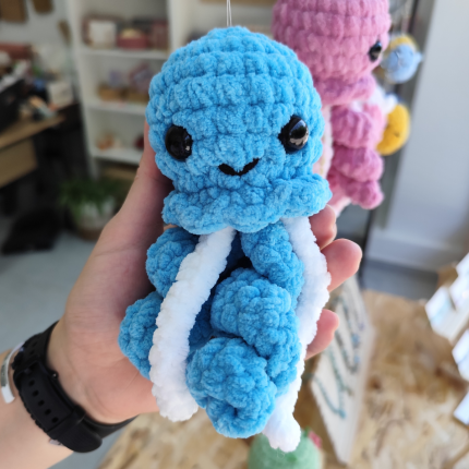 πλεκτό κουκλάκι amigurumi μέδουσα γαλάζιο λευκό χρώμα χειροποίητο loops crochet handmade