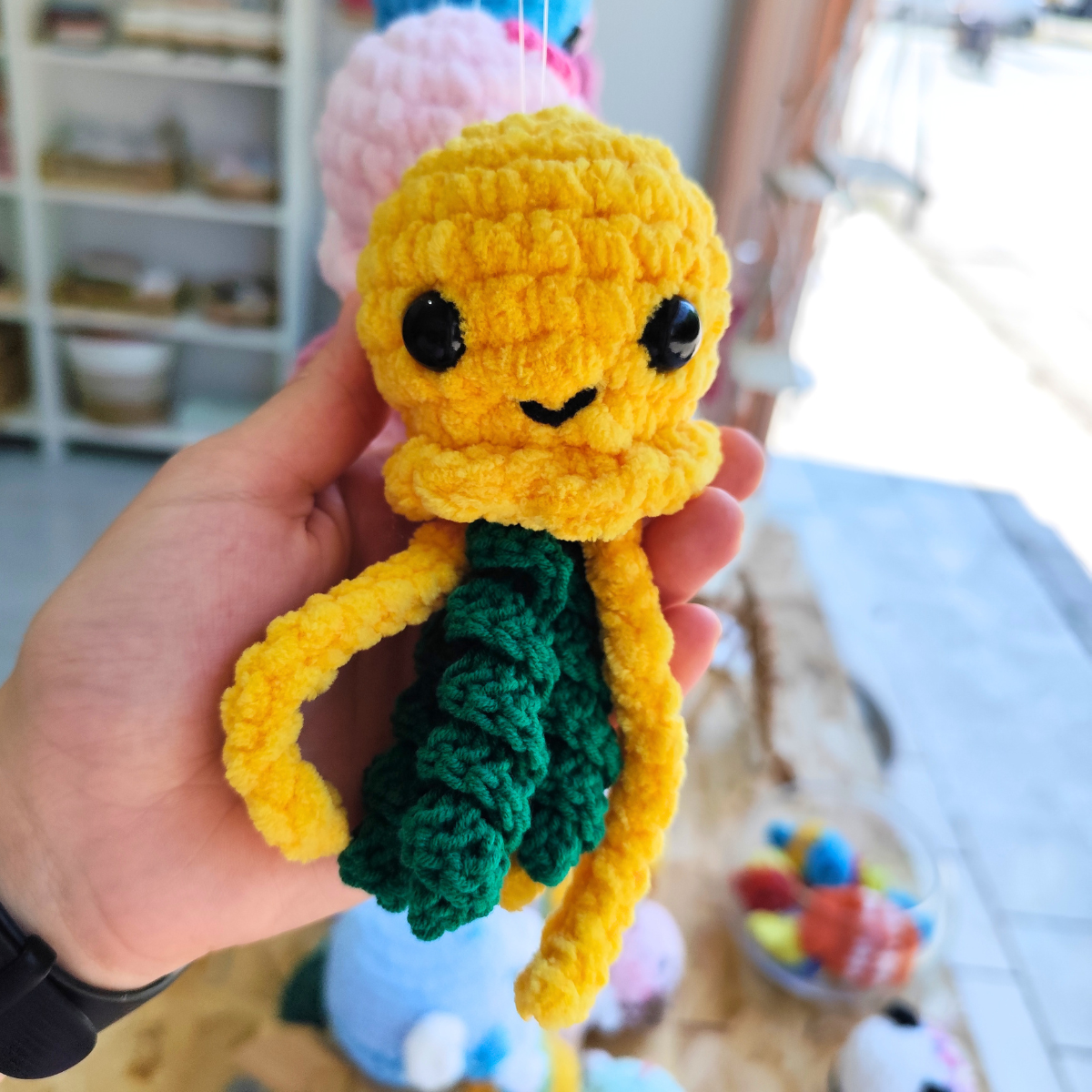 πλεκτό κουκλάκι amigurumi μέδουσα κίτρινο πράσινο χρώμα χειροποίητο loops crochet handmade πλεκτό κουκλάκι amigurumi μέδουσα κίτρινο πράσινο χρώμα χειροποίητο loops crochet handmade