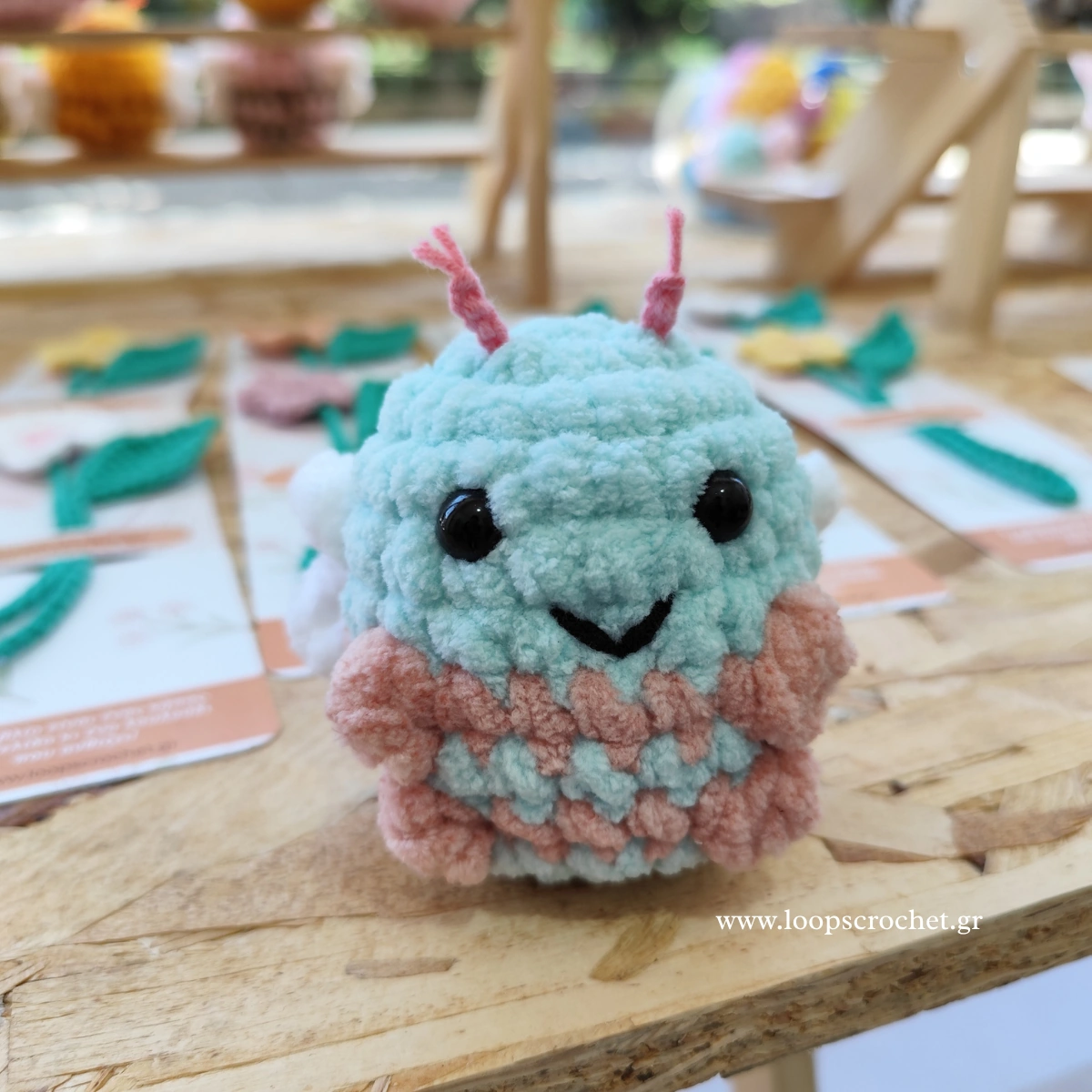 πλεκτό κουκλάκι amigurumi μέλισσα χρώμα μέντα ροζ χειροποίητο handmade loopscrochet 1 πλεκτό κουκλάκι amigurumi μέλισσα χρώμα μέντα ροζ χειροποίητο handmade loopscrochet 1