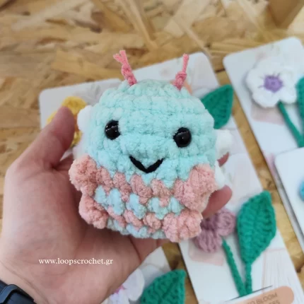 πλεκτό κουκλάκι amigurumi μέλισσα χρώμα μέντα ροζ χειροποίητο handmade loopscrochet