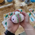 πλεκτό κουκλάκι amigurumi μέλισσα χρώμα ροζ χειροποίητο handmade loopscrochet