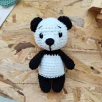 πλεκτό κουκλάκι amigurumi πάντα χρώμα άσπρο μαύρο χειροποίητο handmade loopscrochet 2
