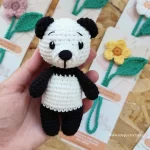 πλεκτό κουκλάκι amigurumi πάντα χρώμα άσπρο μαύρο χειροποίητο handmade loopscrochet 3