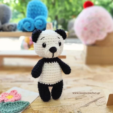 πλεκτό κουκλάκι amigurumi πάντα χρώμα άσπρο μαύρο χειροποίητο handmade loopscrochet