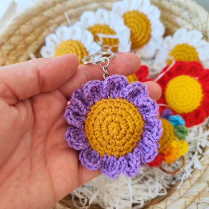 πλεκτό μπρελόκ μαργαρίτα μωβ χειροποίητο loops handmade