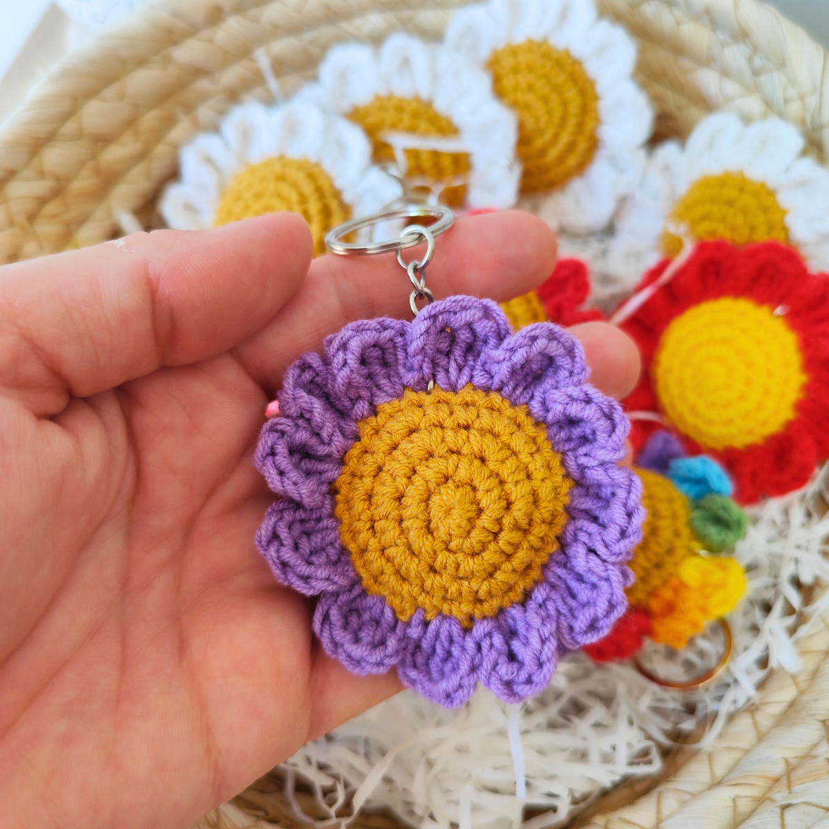 πλεκτό μπρελόκ μαργαρίτα μωβ χειροποίητο loops handmade πλεκτό μπρελόκ μαργαρίτα μωβ χειροποίητο loops handmade