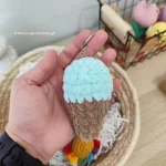 πλεκτό παγωτό μπρελόκ amigurumi χρώμα μέντα καφέ χειροποίητο handmade loopscrochet 1
