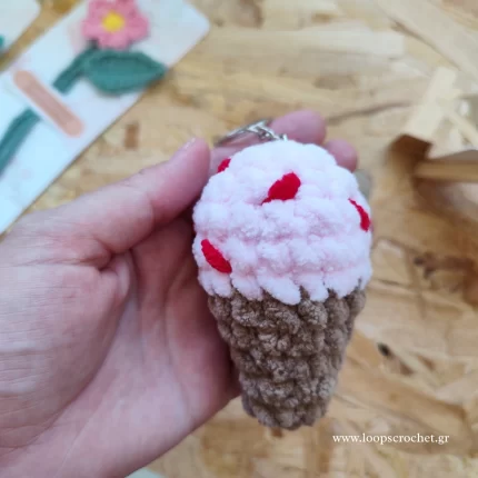 πλεκτό παγωτό μπρελόκ amigurumi χρώμα ροζ καφέ χειροποίητο handmade loopscrochet